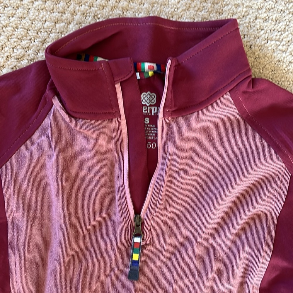 Women’s athletic top - Picture 2 of 3